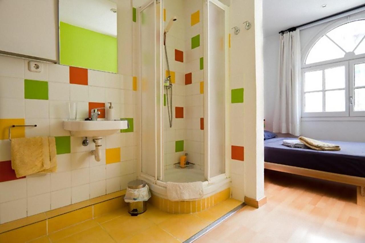La Casa De Laura Nisia B&B Барселона Екстериор снимка