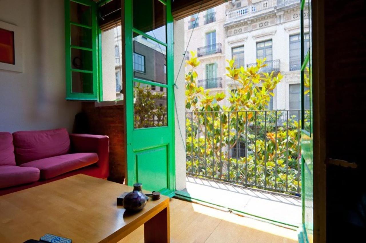 La Casa De Laura Nisia B&B Барселона Екстериор снимка